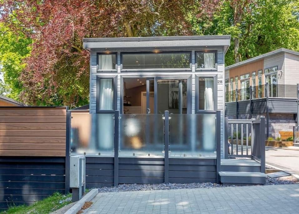 V28 - The Lookout With Hot Tub Villa Bangor  Exterior photo